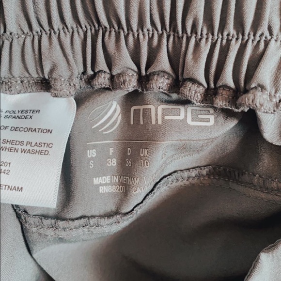 grey activewear shorts - Picture 3 of 3